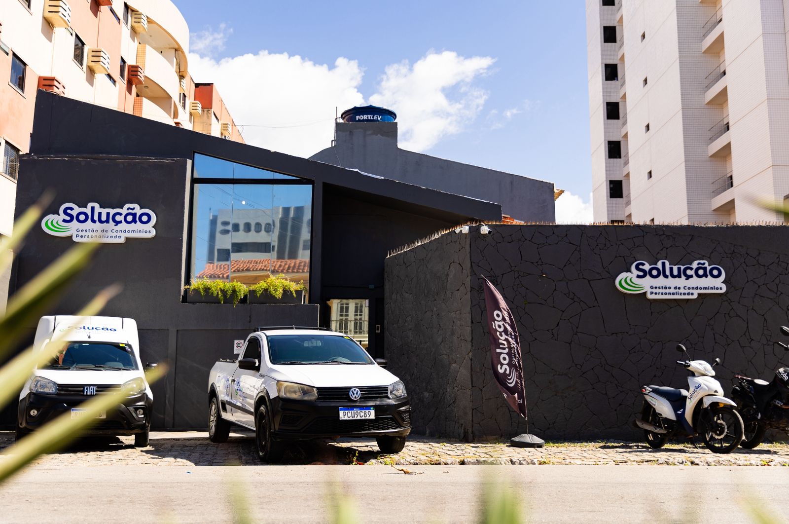 Há mais de 12 anos administrando condomínios em Maceió.